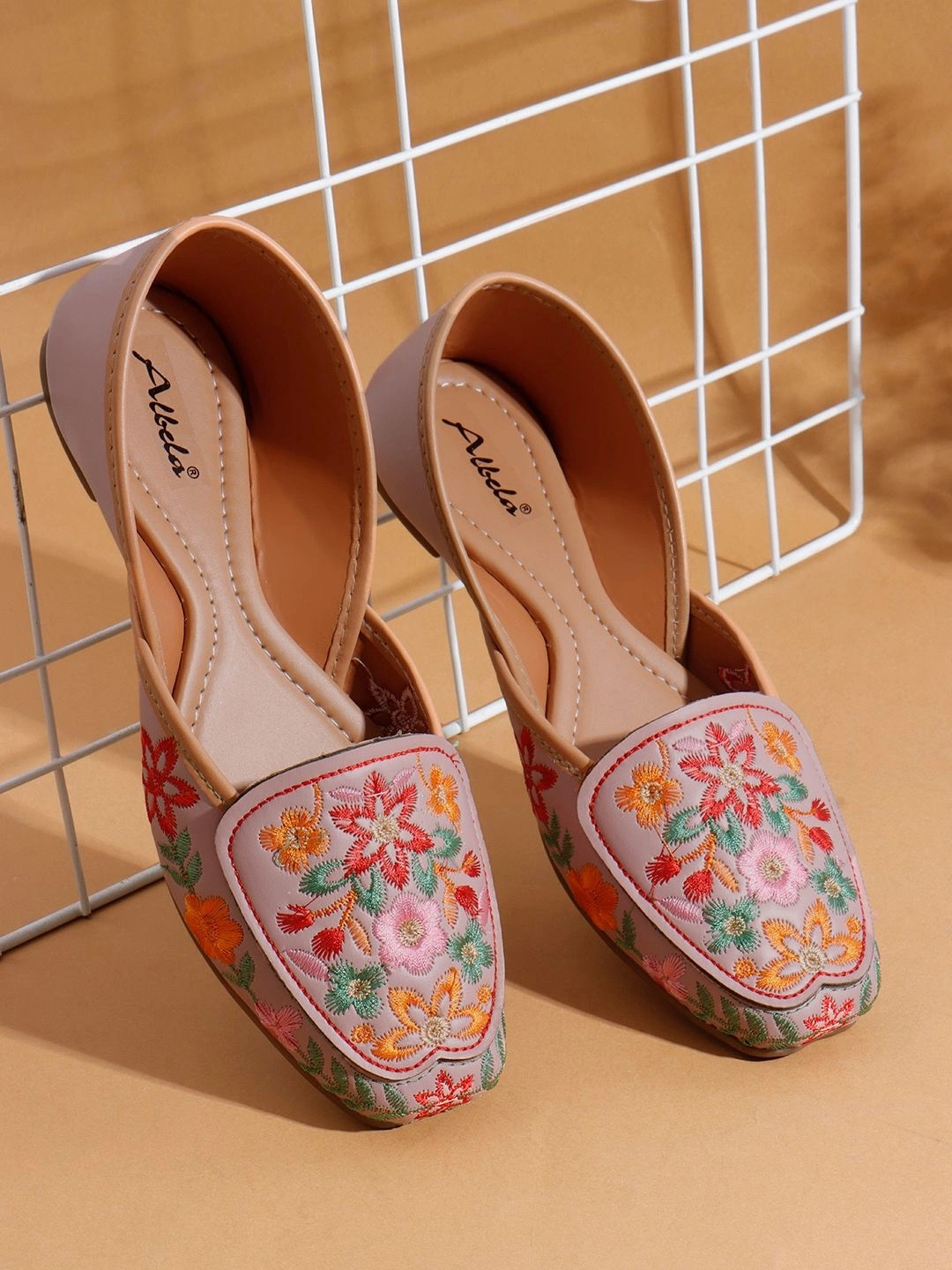 ALBELA Women Embellished Ethnic Mojaris with Embroidered Flats