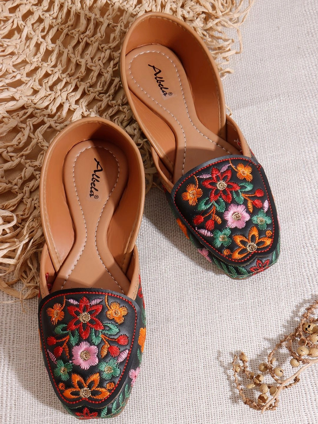 ALBELA Women Embellished Ethnic Mojaris with Embroidered Flats