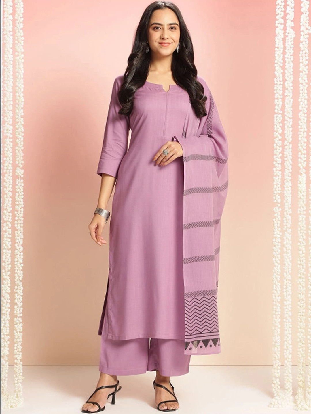 ARADHNA Women Ethnic Motifs Regular Kurta with Palazzos & With Dupatta