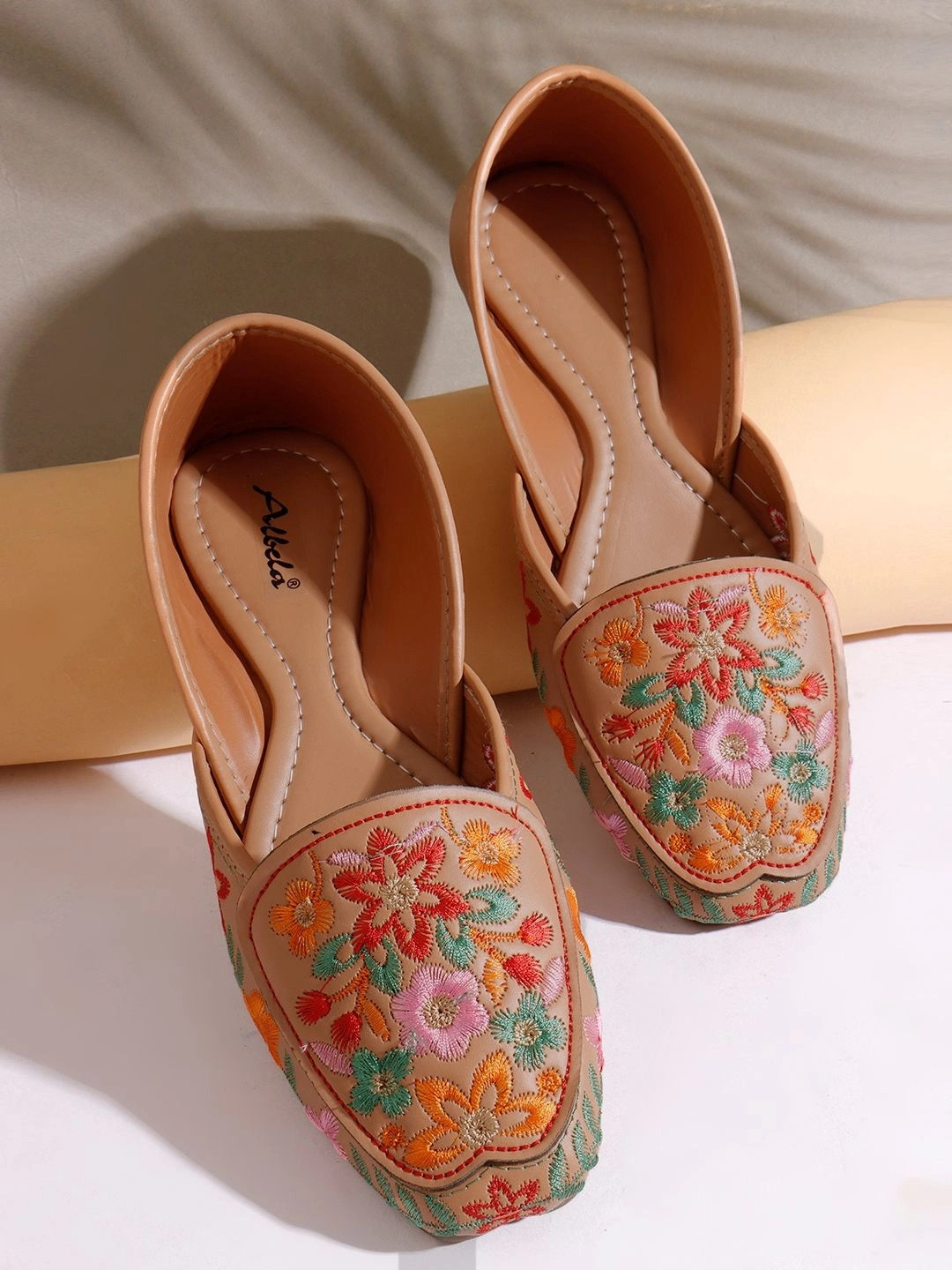 ALBELA Women Embellished Ethnic Mojaris with Embroidered Flats