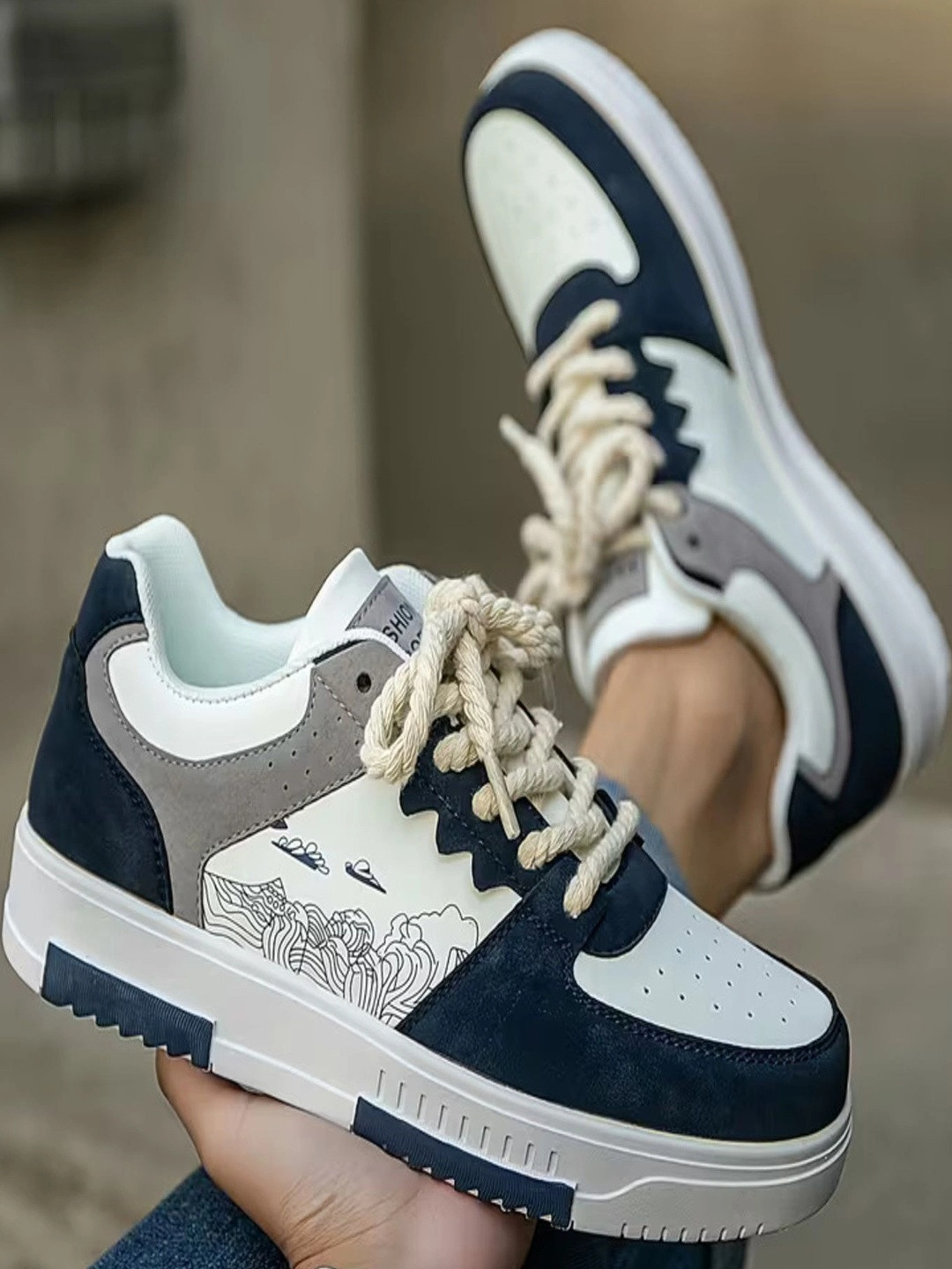 ROASTER Men Printed Sneakers