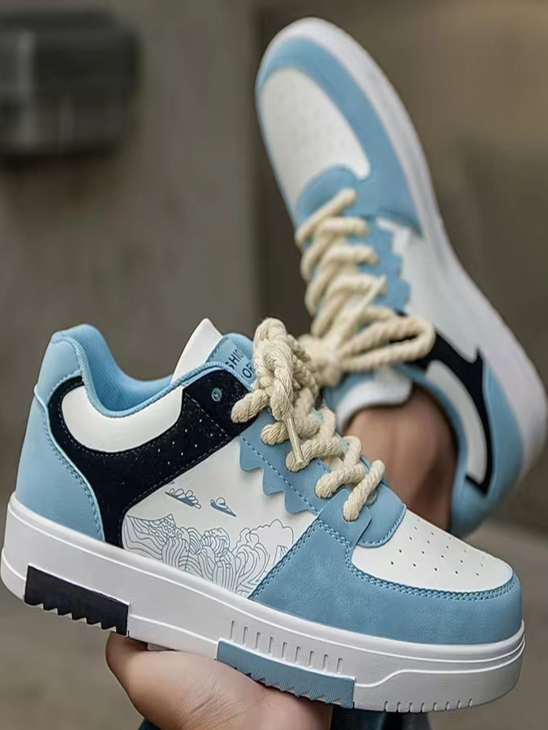 ROASTER Men Colourblocked Sneakers