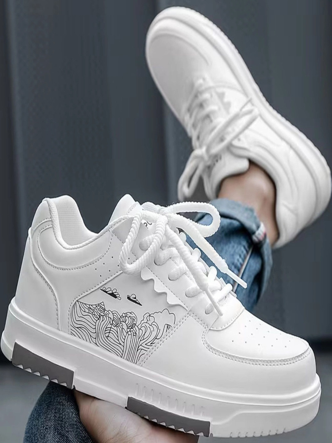 ROASTER Men Printed Sneakers