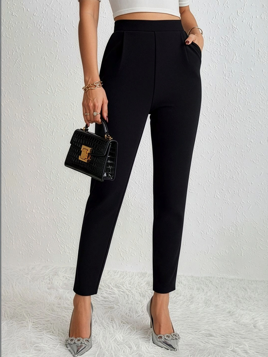 Navyankaa Women Straight Fit High-Rise Trousers