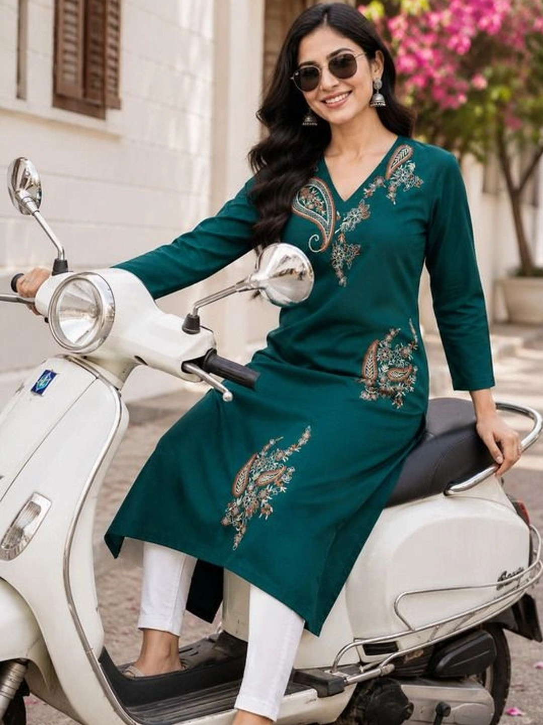 MEERABAIINDIA Paisley Embroidered V-Neck Thread Work Thread Work Kurti