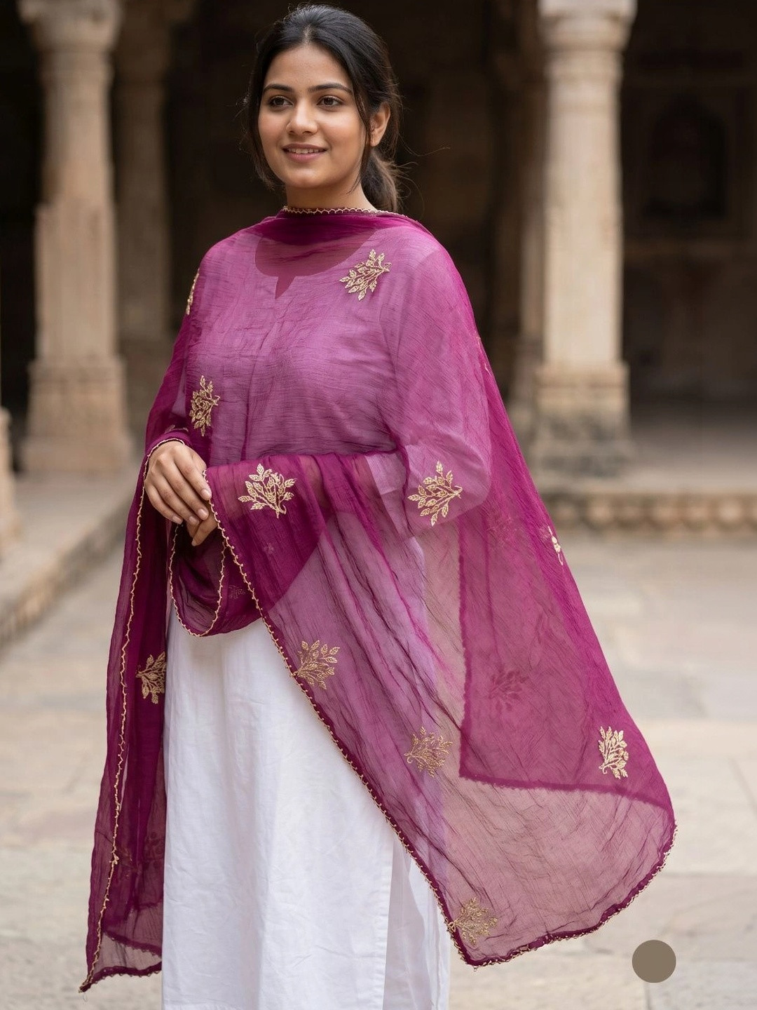 TAMNNA DUPATTA HUB Embroidered Dupatta with Thread Work