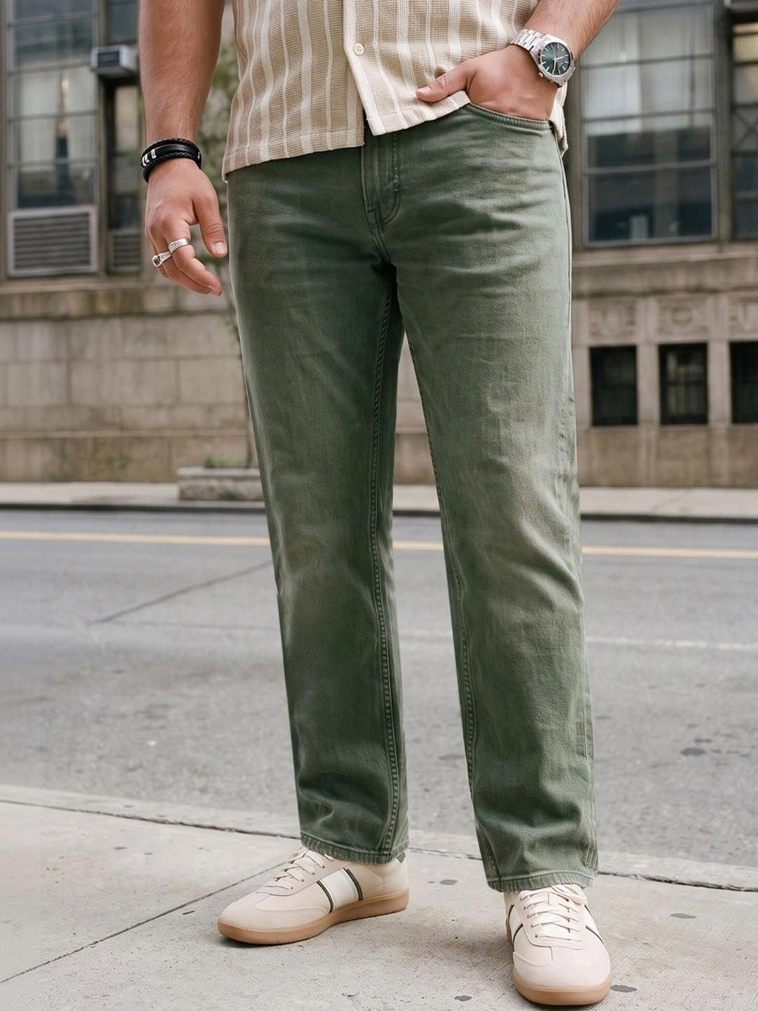 Urbano Plus Men Relaxed Fit Mid-Rise Light Fade Jeans