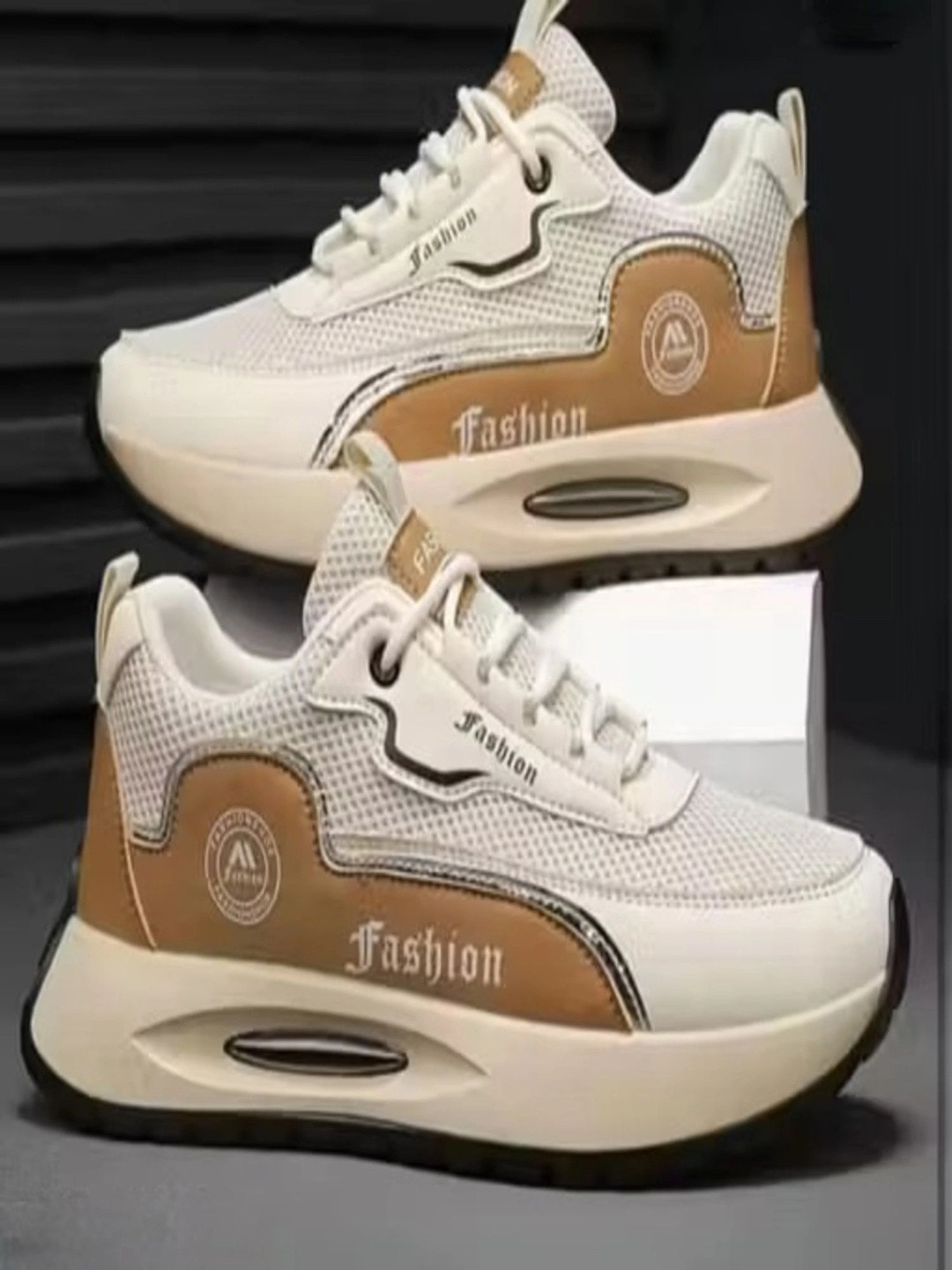 ROASTER Men Textured Sneakers