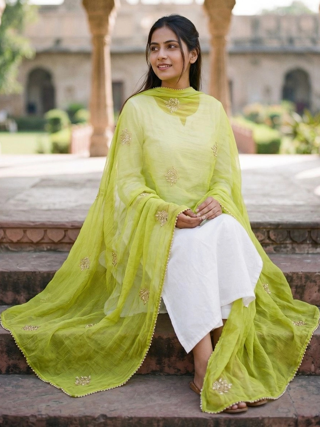 TAMNNA DUPATTA HUB Embroidered Dupatta with Thread Work