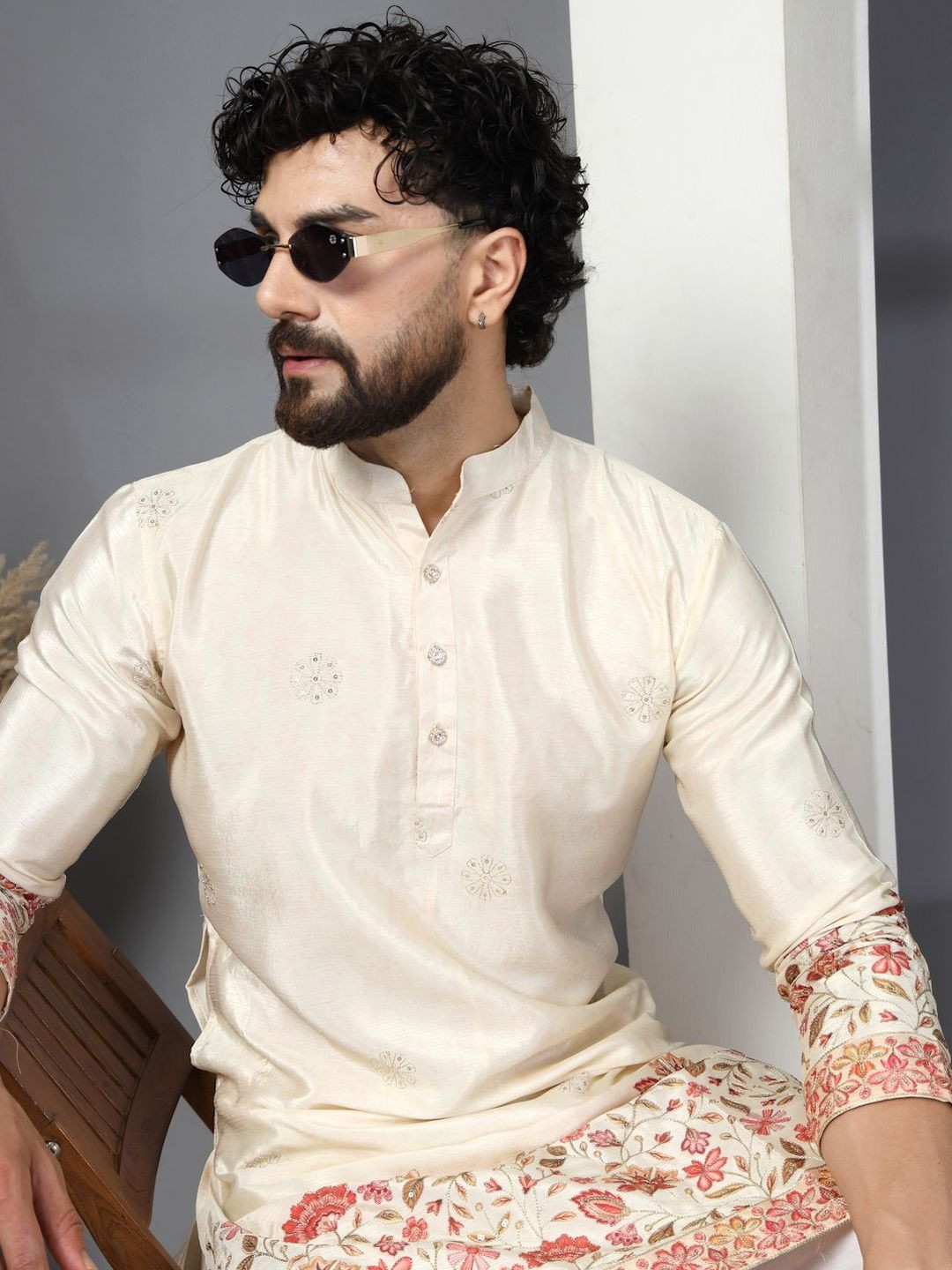 House of Pataudi Men Floral Embroidered Thread Work Kurta
