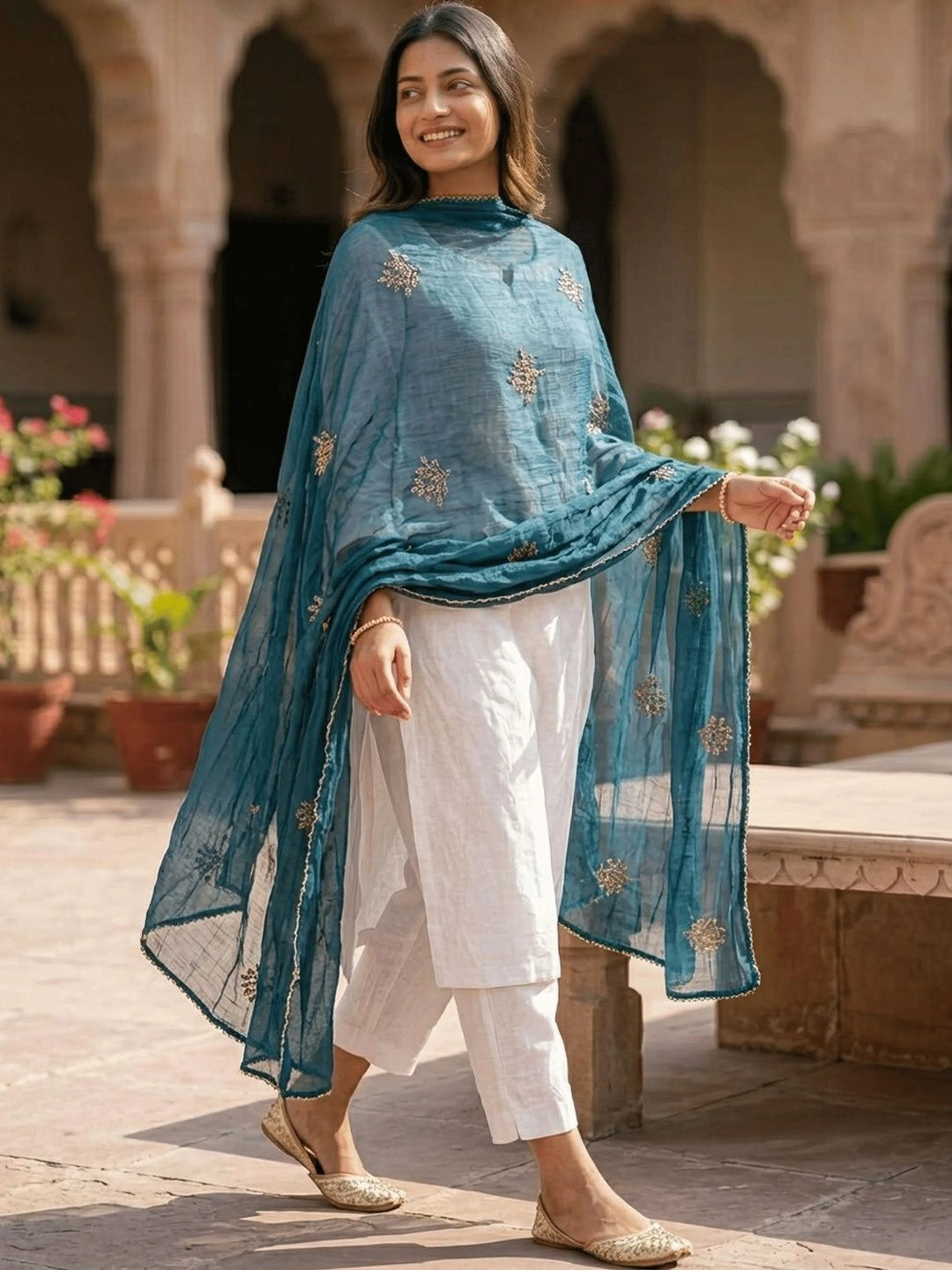 TAMNNA DUPATTA HUB Ethnic Motifs Embroidered Dupatta with Thread Work