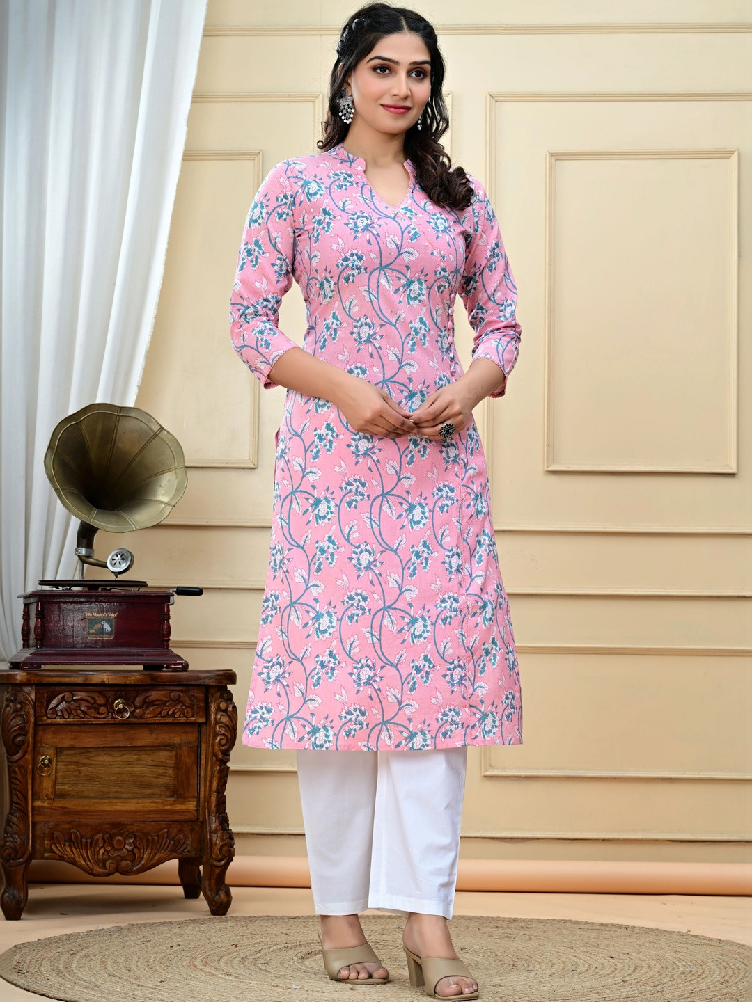 MEWEAR Women Floral Printed Indie Florals Kurta