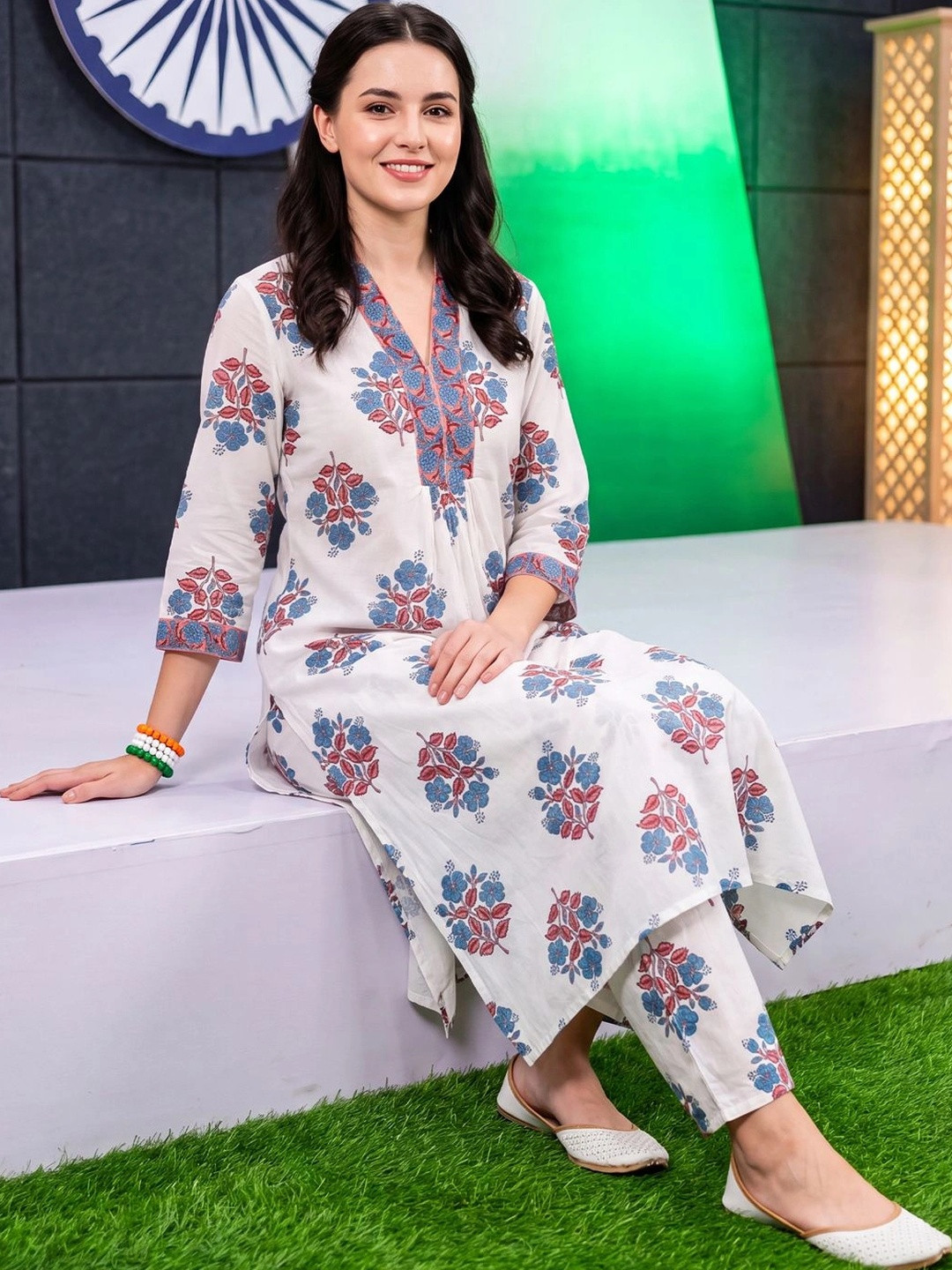 Indo Era Women Floral Printed Regular Pure Cotton Kurta with Trousers
