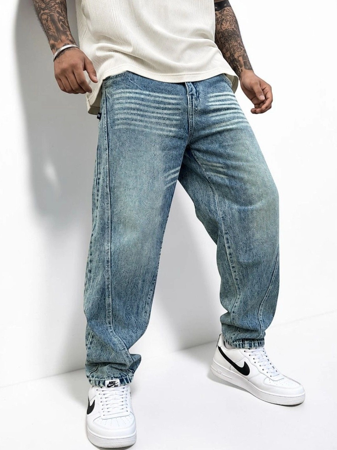 styzon Men Comfort Mid-Rise Low Distress Jeans