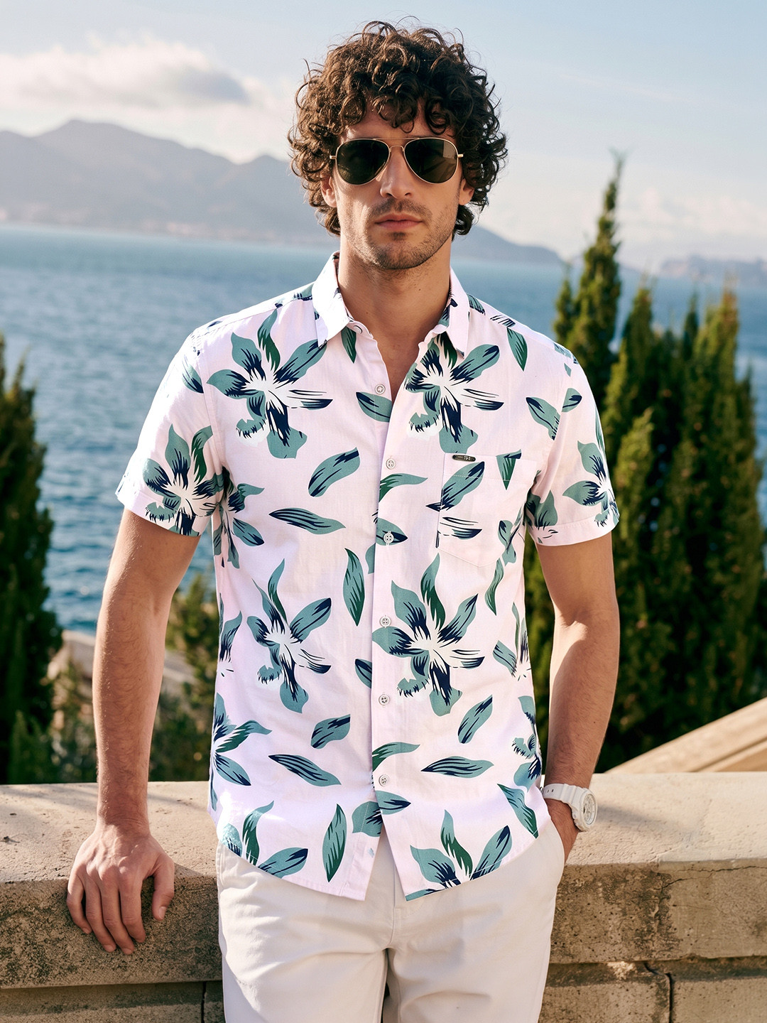 The Indian Garage Co Men Slim Fit Floral Printed Resortwear Regular Fit Shirt