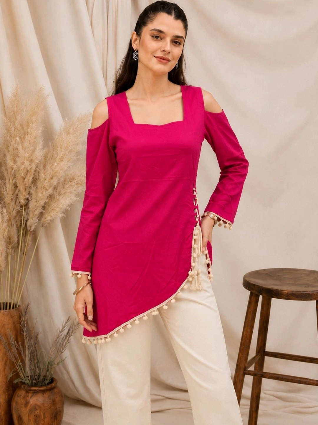 VANSIRI Square Neck Cold-Shoulder Sleeves Kurti