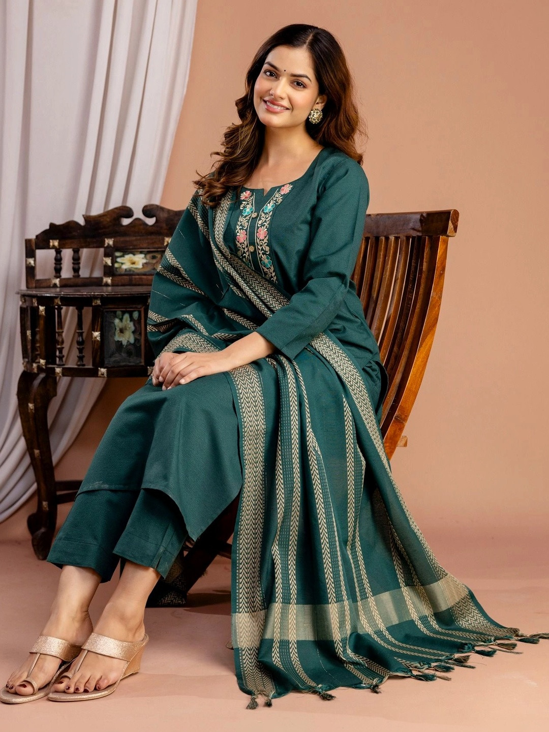 CHAFI COLLECTION Women Floral Embroidered Regular Thread Work Kurti with Trousers & With Dupatta