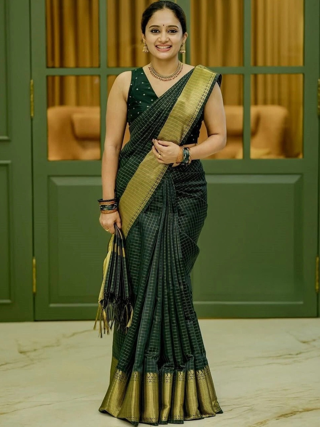 Paramparik Textile Checked Zari Art Silk Kasavu Saree