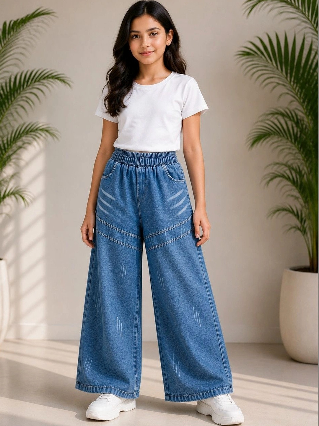Aarika Girls Relaxed Fit Mid-Rise Low Distress Stretchable Jeans