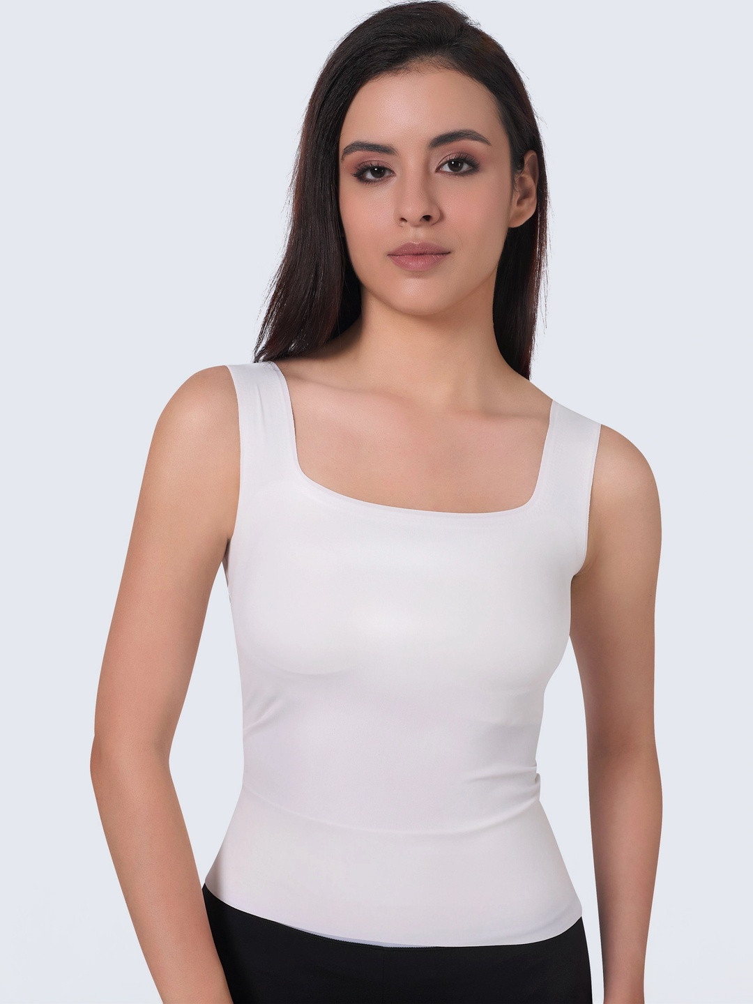 PLUMBURY Women Square Neck Lightly Padded Seamless Camisole