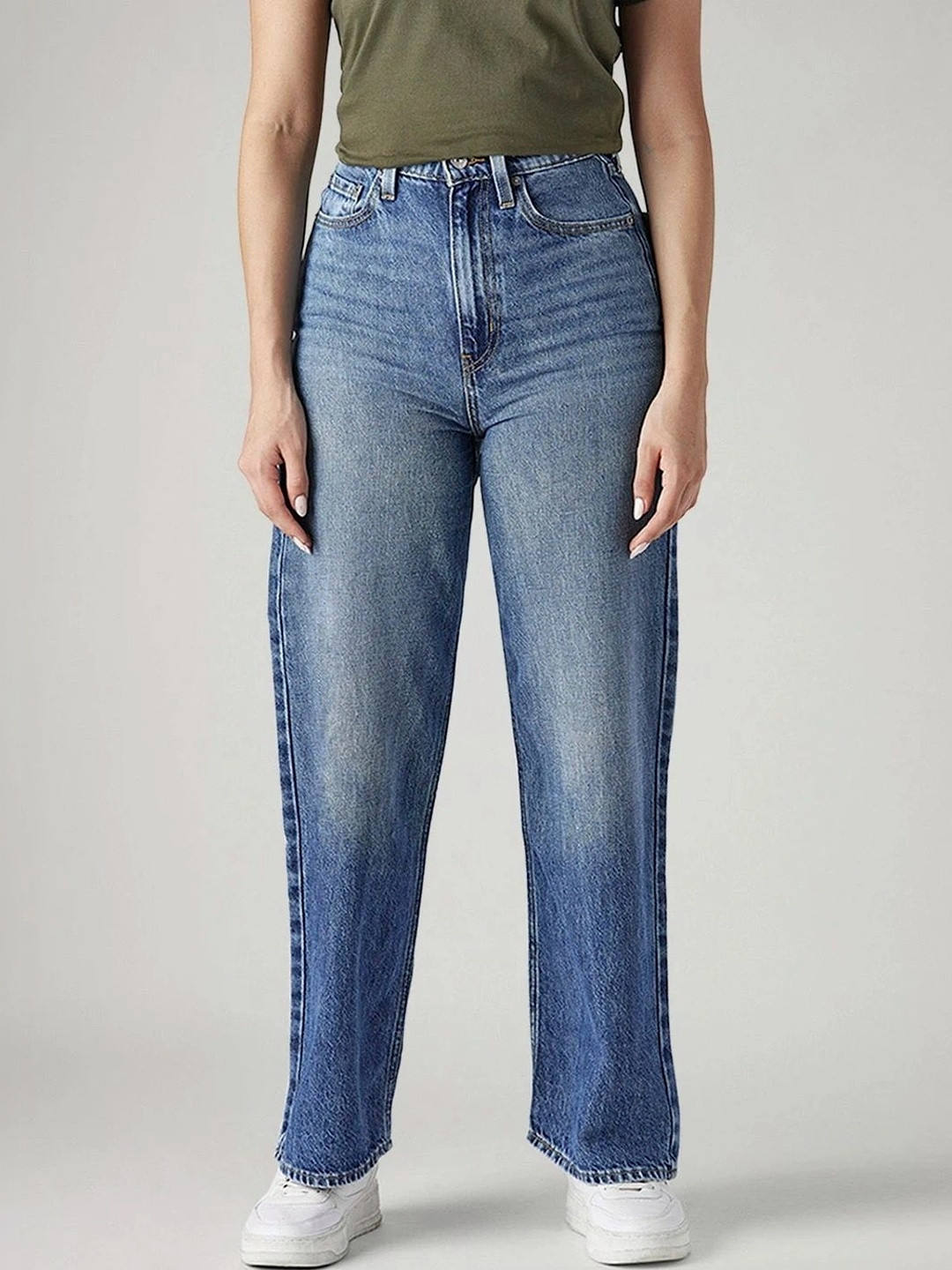 Levis Women Classic Relaxed Fit High-Rise Light Fade Jeans
