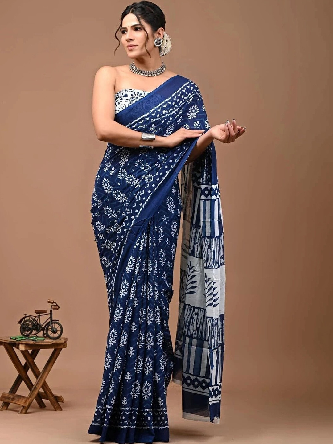SHRIMAY Ethnic Motifs Linen Blend Ikat Saree