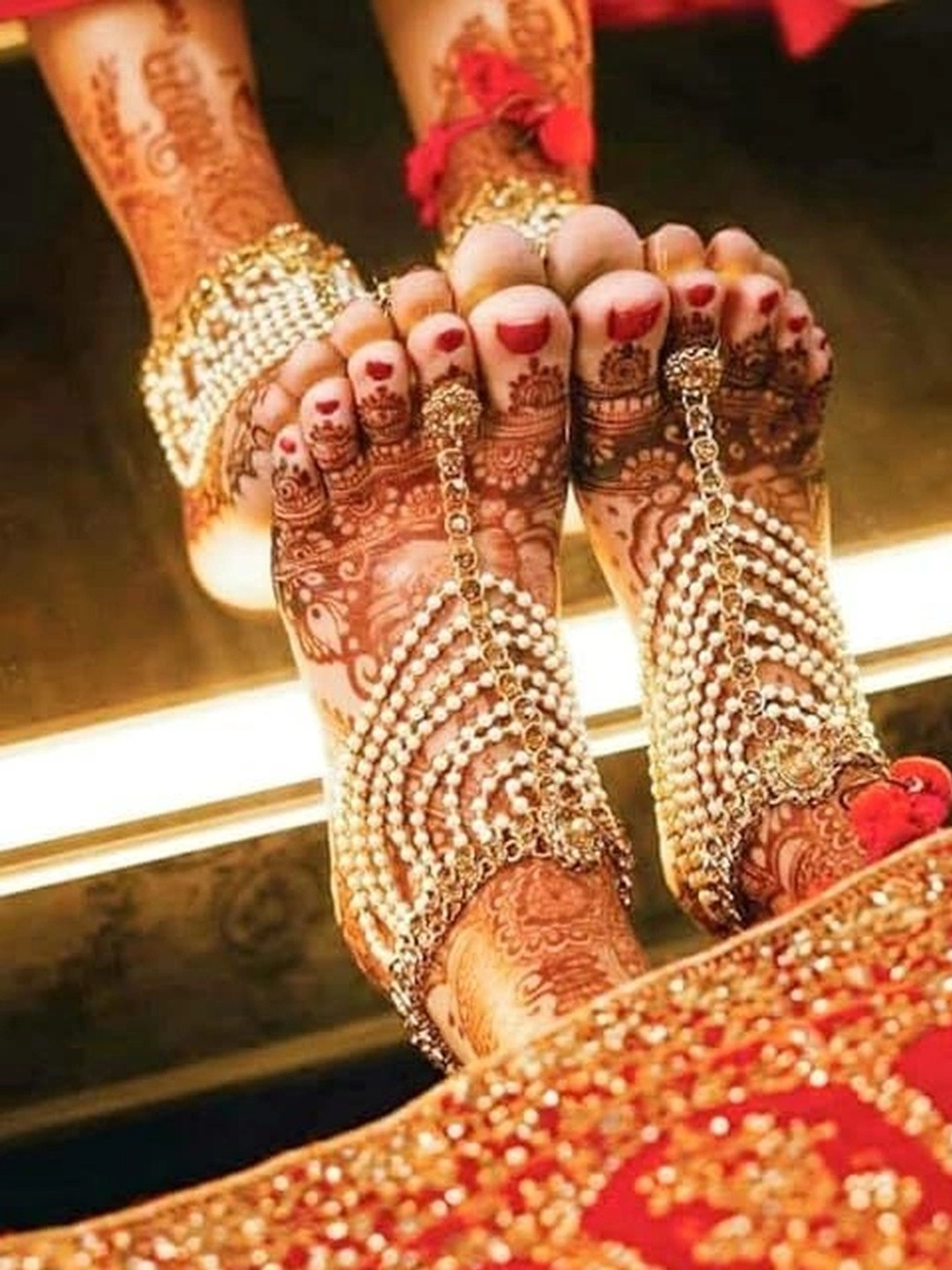 Ritih Set Of 2 Gold-Plated Artificial Stones and Beads Anklets