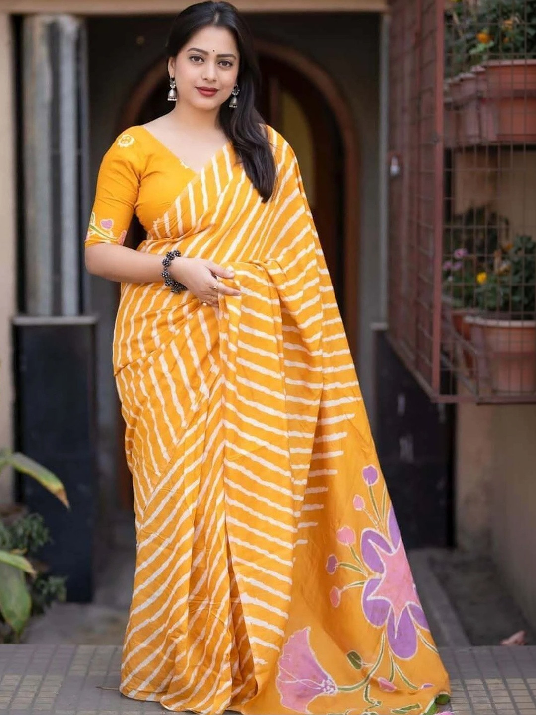SHRIMAY Leheriya Linen Blend Leheriya Saree
