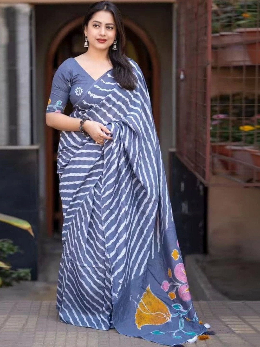 SHRIMAY Leheriya Linen Blend Leheriya Saree