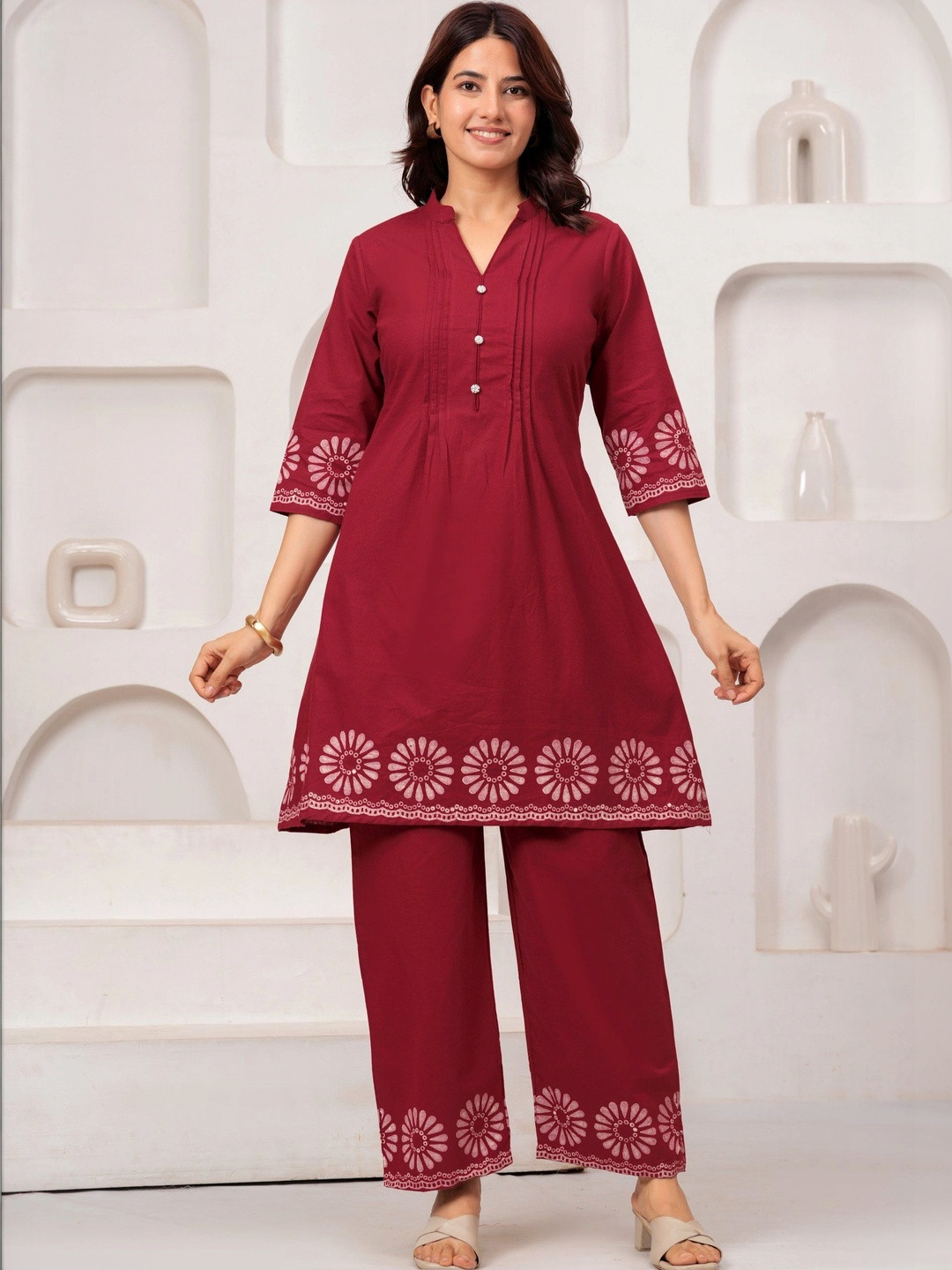 GHUMMAN SONAKSHI Women Floral Embroidered Regular Pure Cotton Kurta with Palazzos