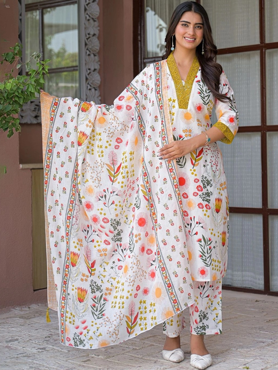 Lee Ropa Women Floral Printed Regular Pure Cotton Kurta with Trousers & With Dupatta