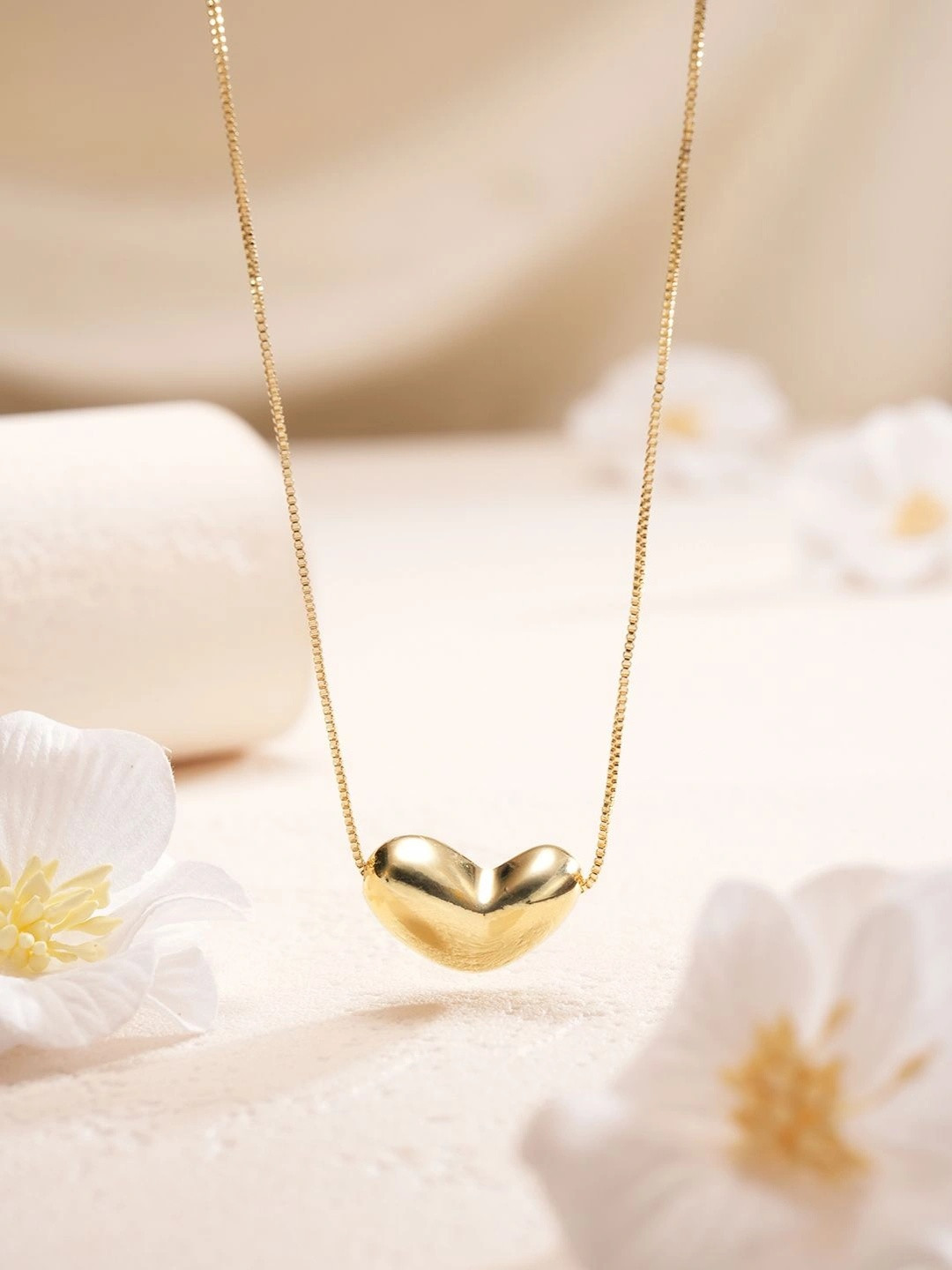 Saraf RS Jewellery Anti-tarnish Gold-Plated Heart Pendant Chain Necklace