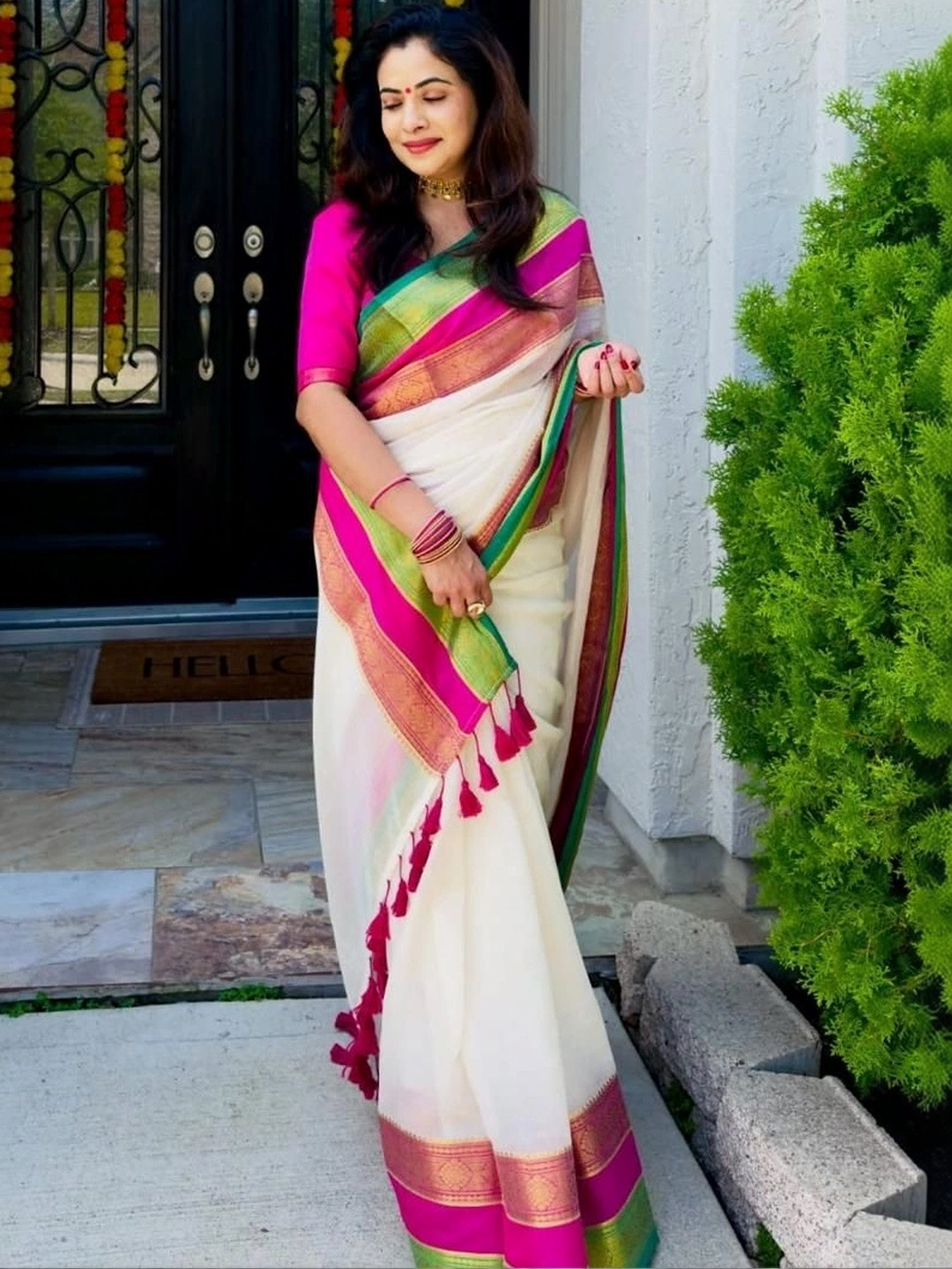 SUSHRITA BOUTIQUE Striped Pure Cotton Saree