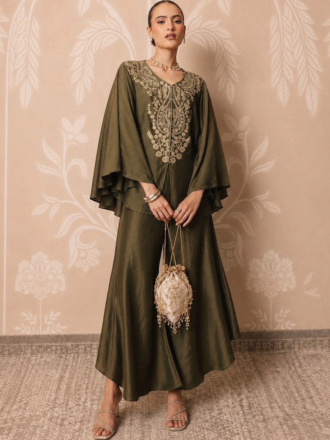 Luxe - Shae by SASSAFRAS Women Ethnic Motifs Embroidered Regular Thread Work Kurta with Palazzos