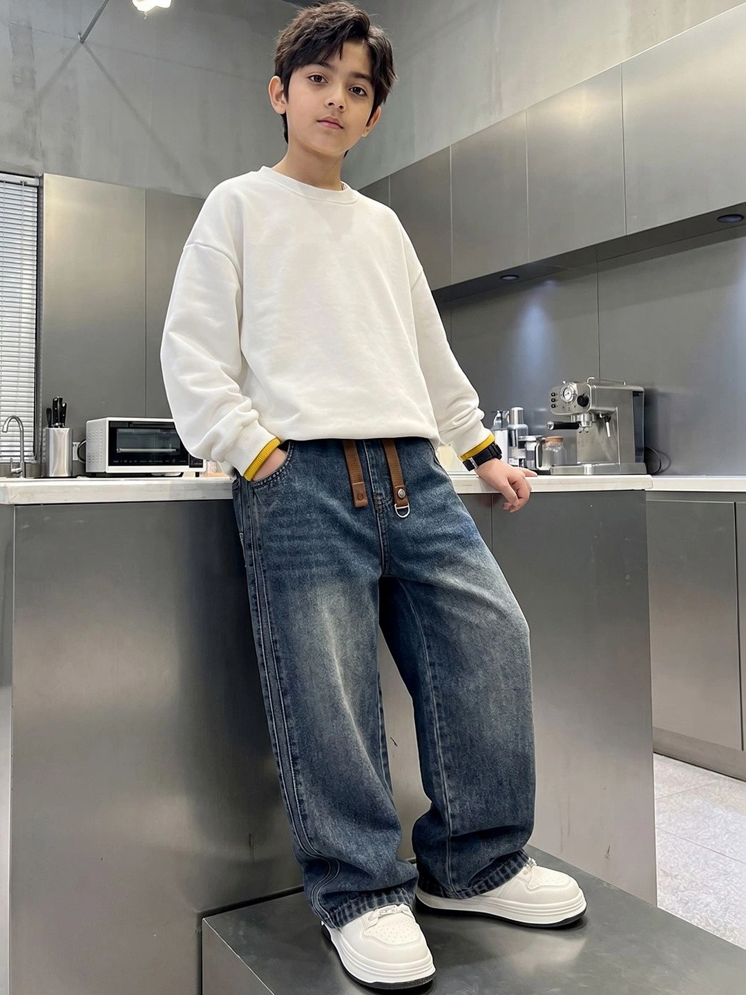 YK Boys Straight Fit Mid-Rise Low Distress Light Fade Jeans