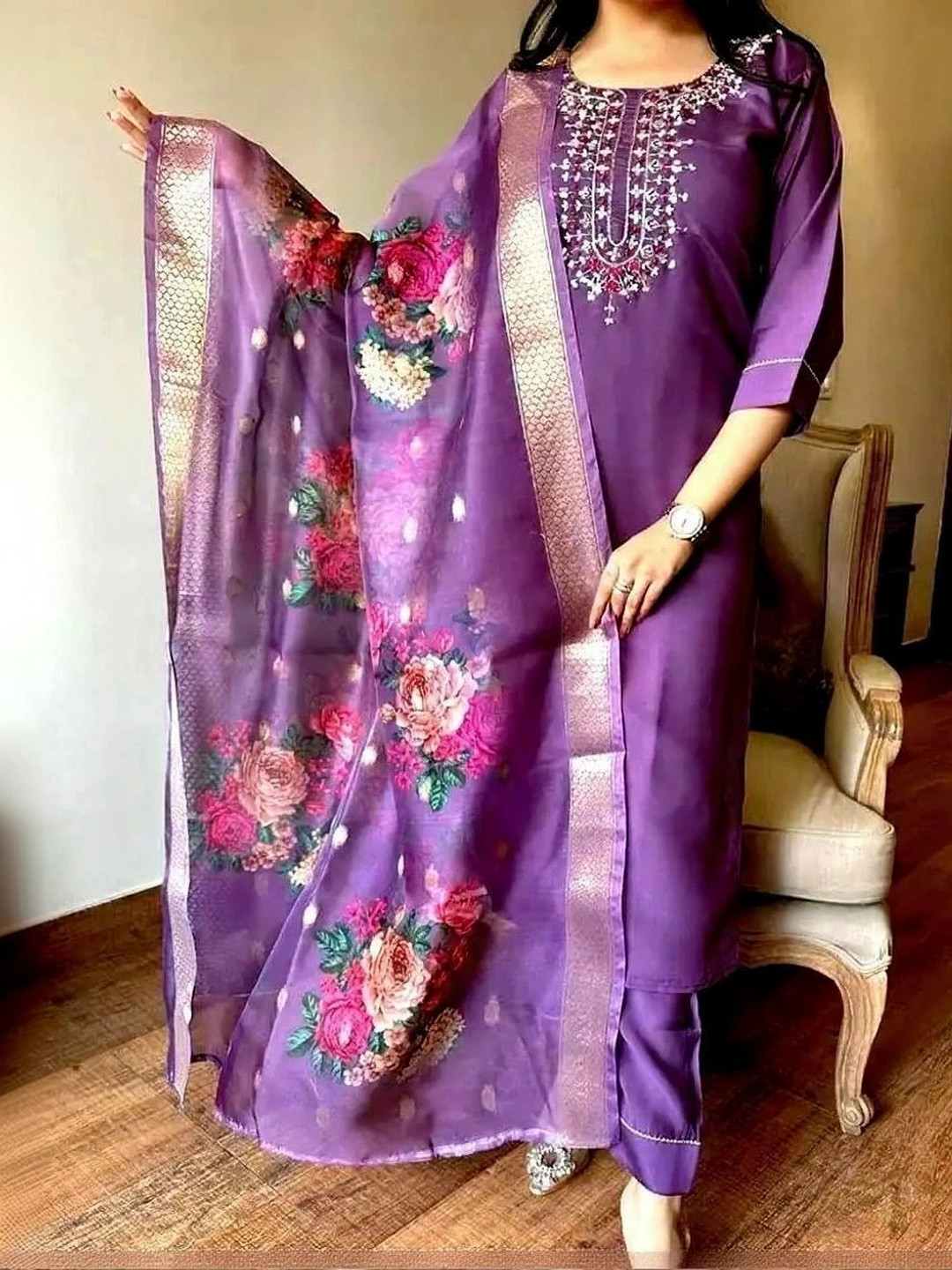 shoecom Women Floral Embroidered Regular Thread Work Kurta with Trousers & With Dupatta
