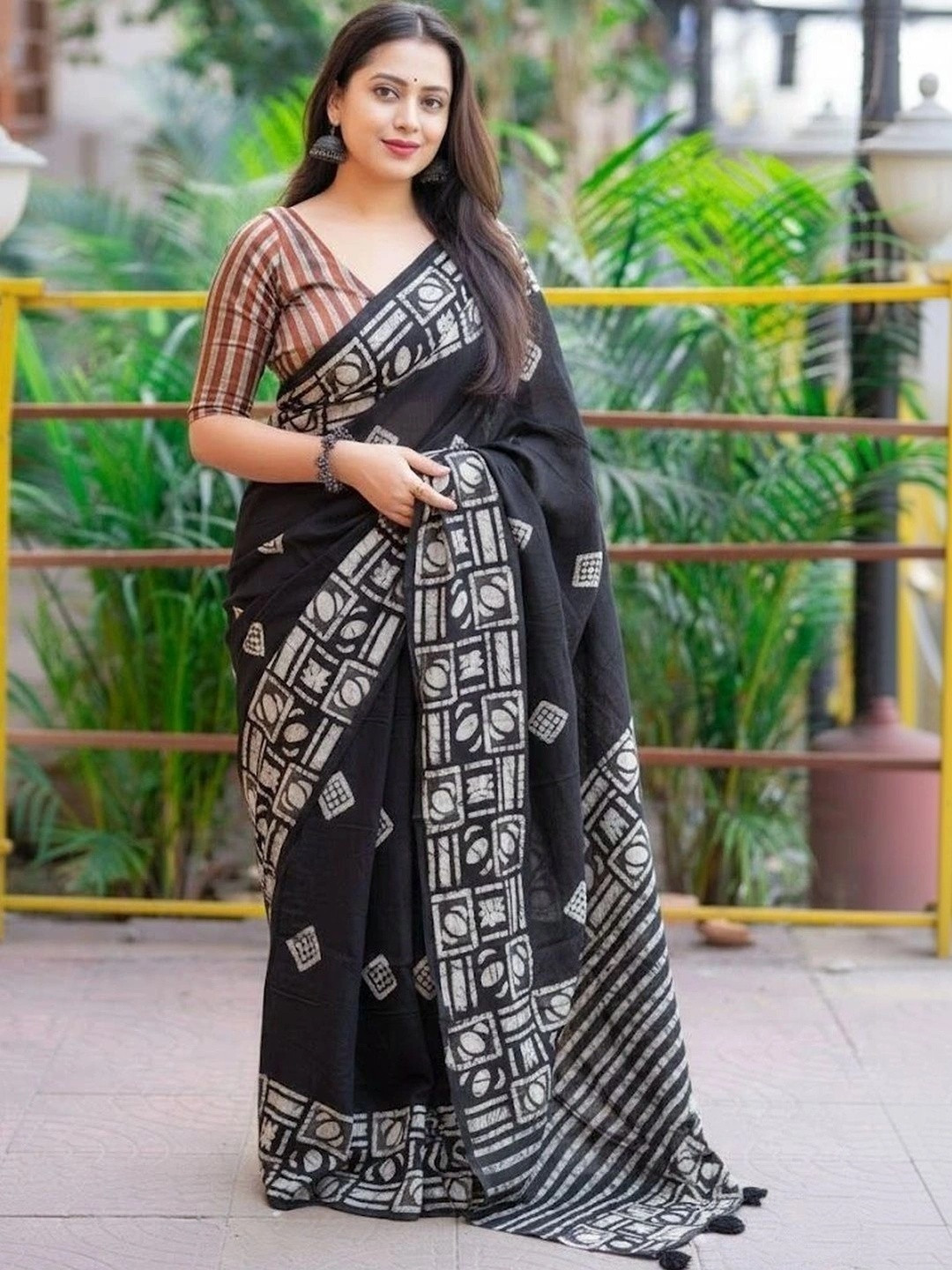 SHRIMAY Batik Linen Blend Block Print Saree