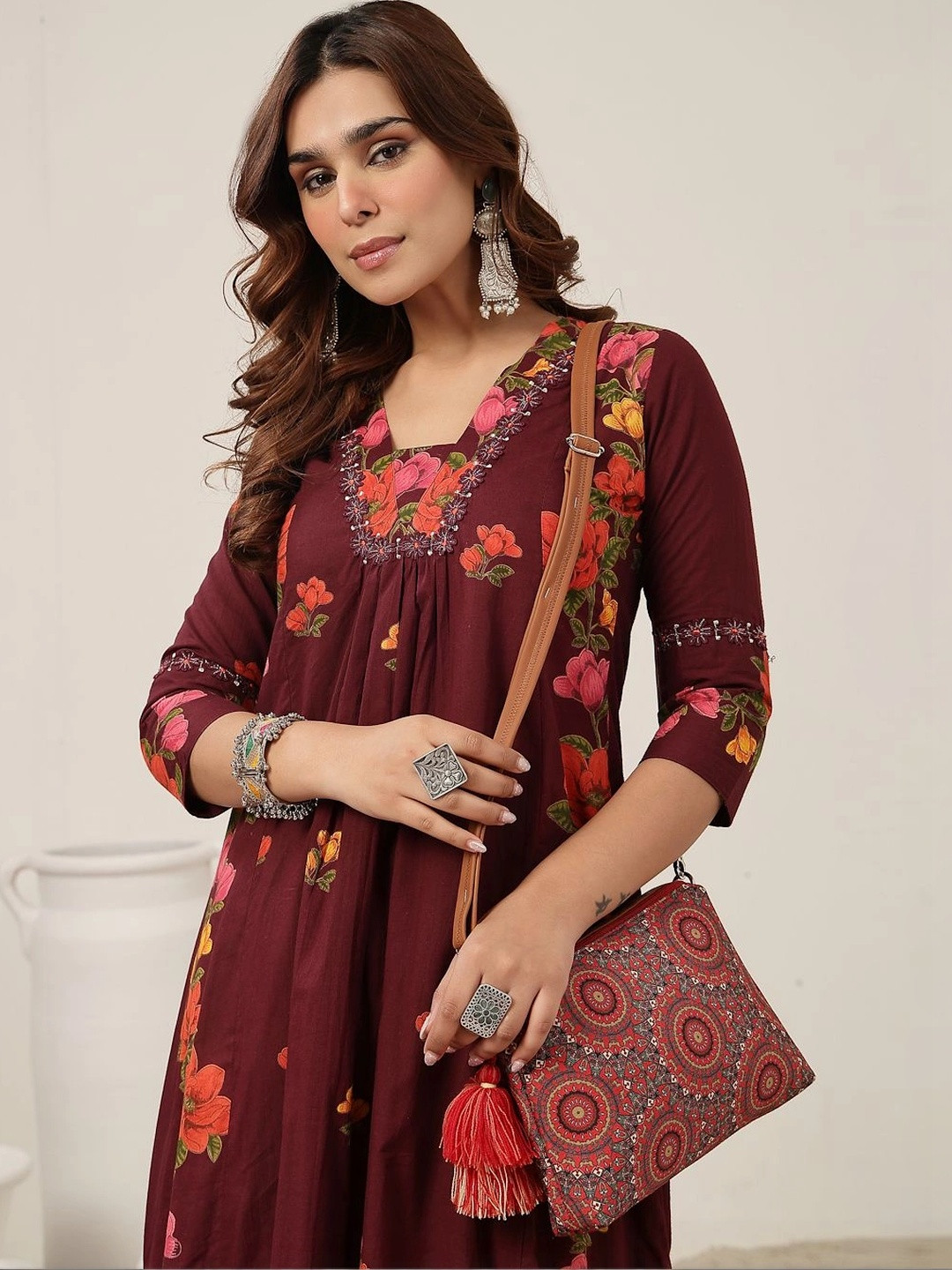 GULMOHAR JAIPUR Women Floral Printed Thread Work Floral Kurta