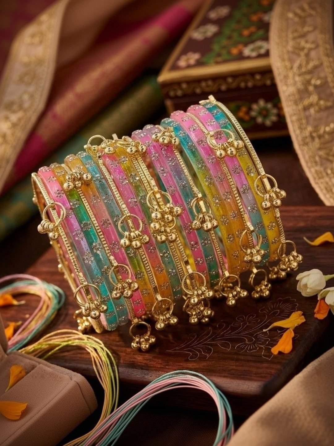 BeautyTrends Gold-Plated Zircon Bangle