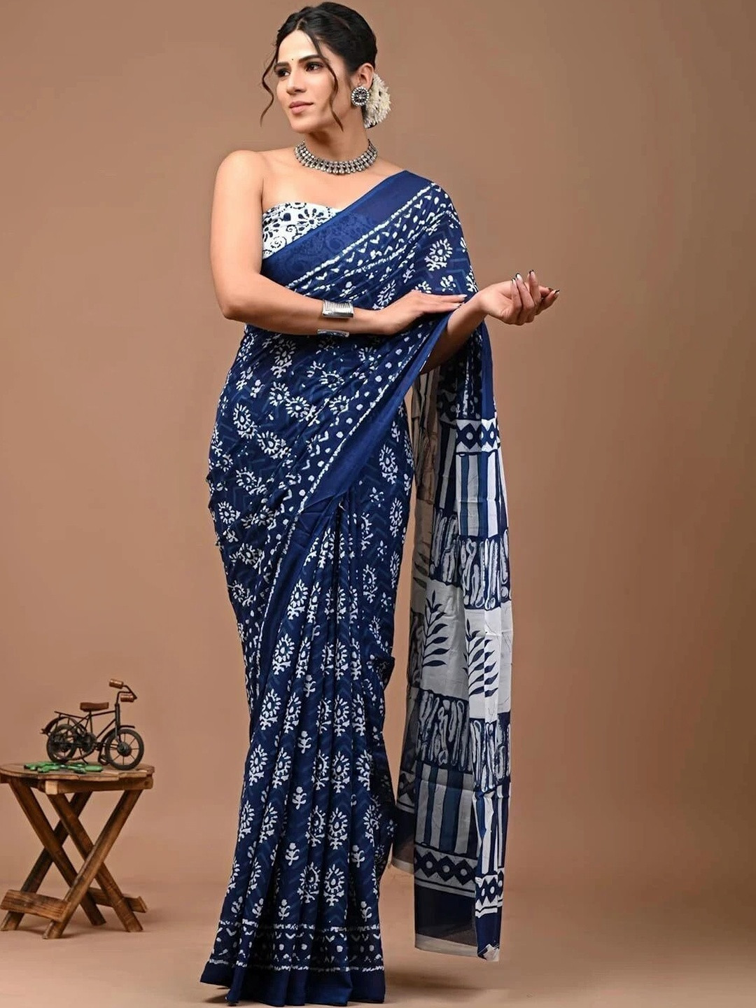JIADIA Ethnic Motifs Linen Blend Ikat Saree