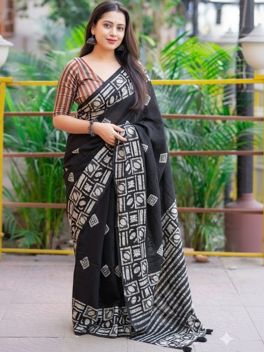 Melok Batik Linen Blend Block Print Saree