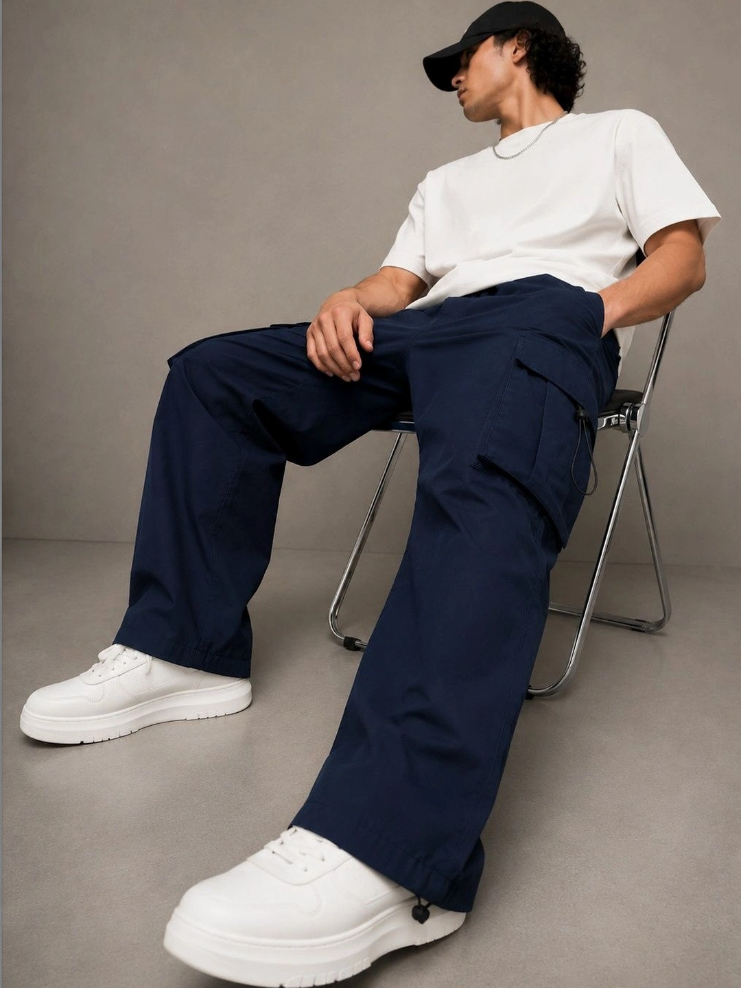 CINOCCI Men Solid Baggy Cargo Trousers