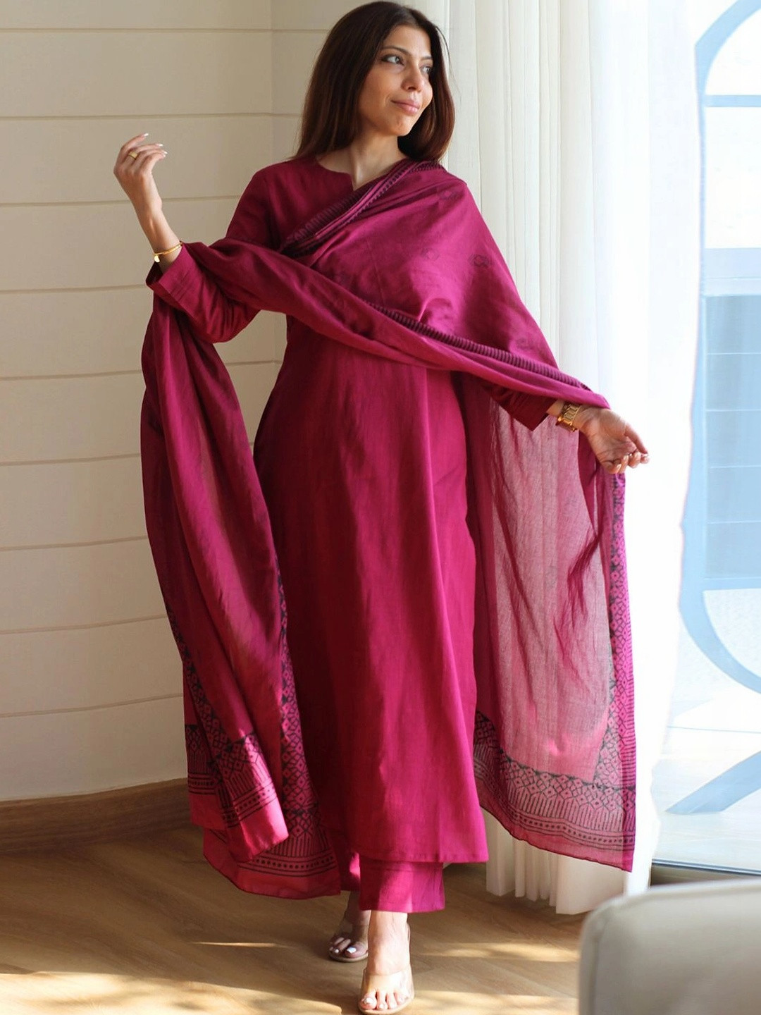 Aaghnya Women Regular Kurta with Trousers & With Dupatta