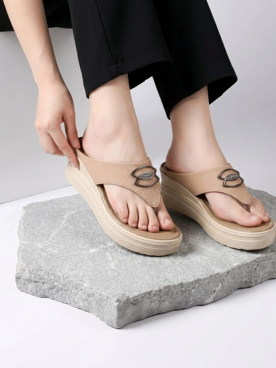 Deals4you Textured Wedge Sandals with Buckles
