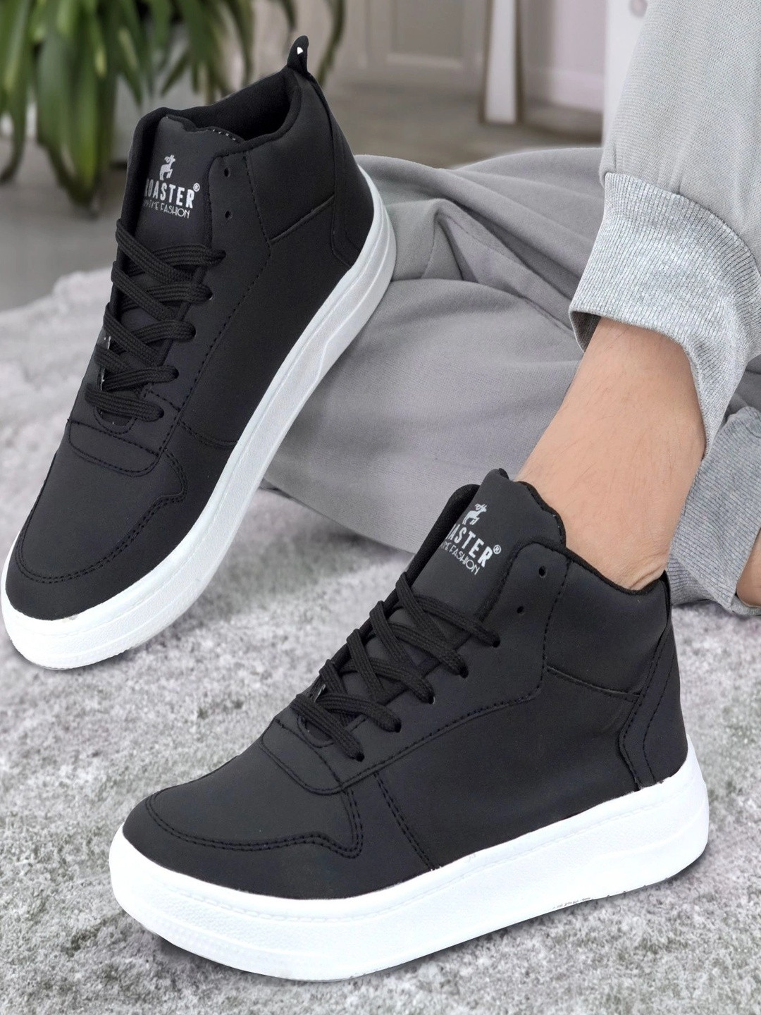 ROASTER Men Sneakers