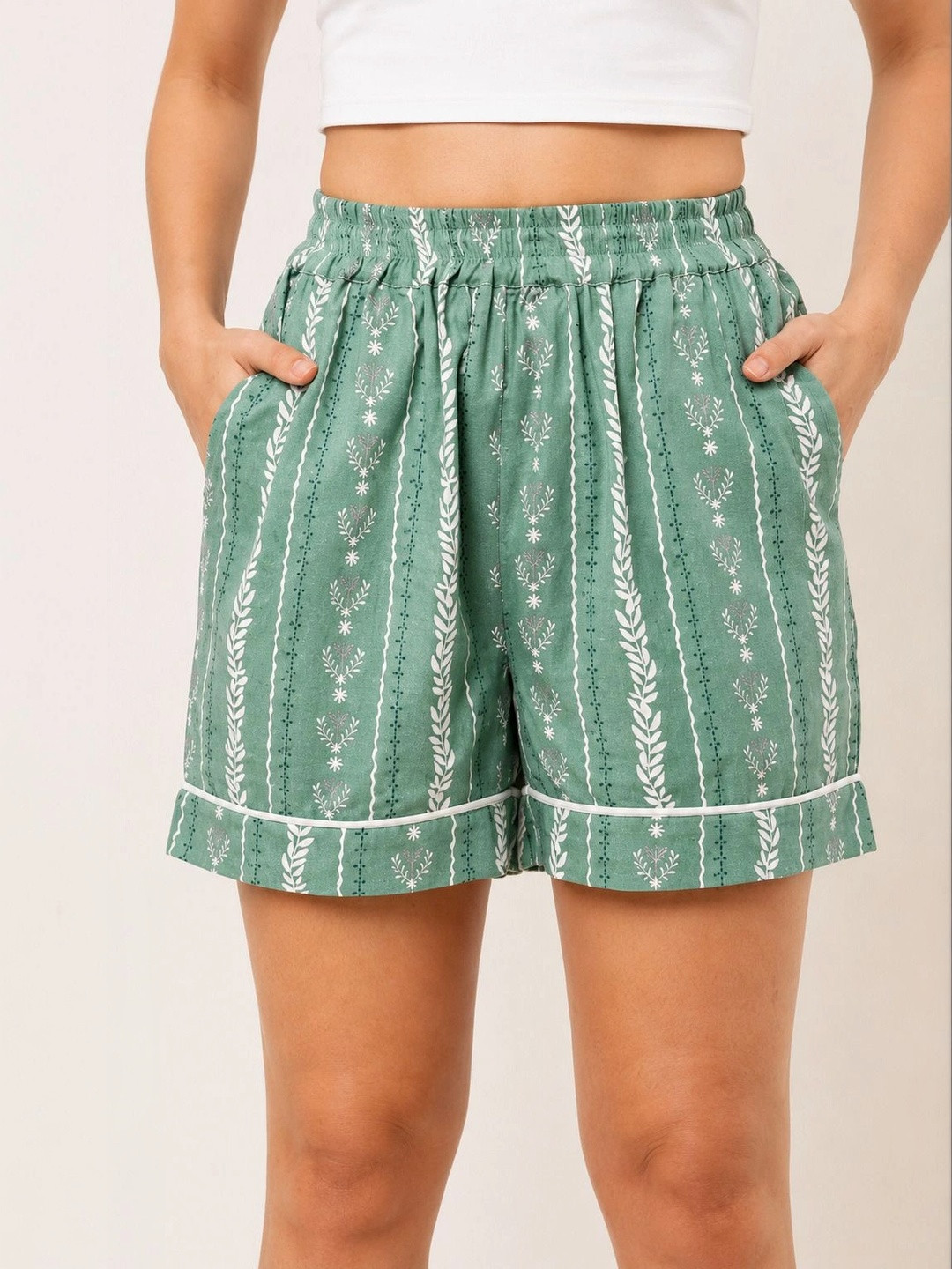 TRUSTROW Women Floral Printed Shorts