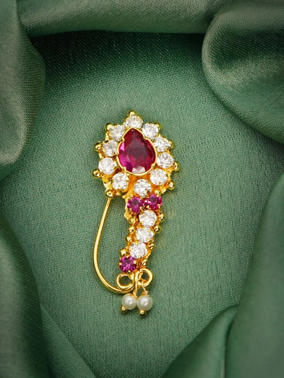 itisaaj Gold-Plated Artificial Stones and Beads Stud Nosepin