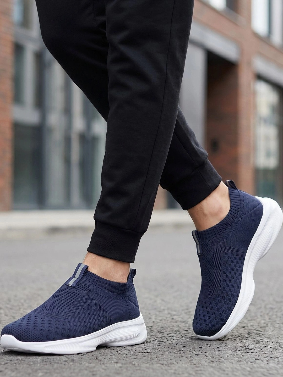Knight Ace Men Textile Walking Shoes