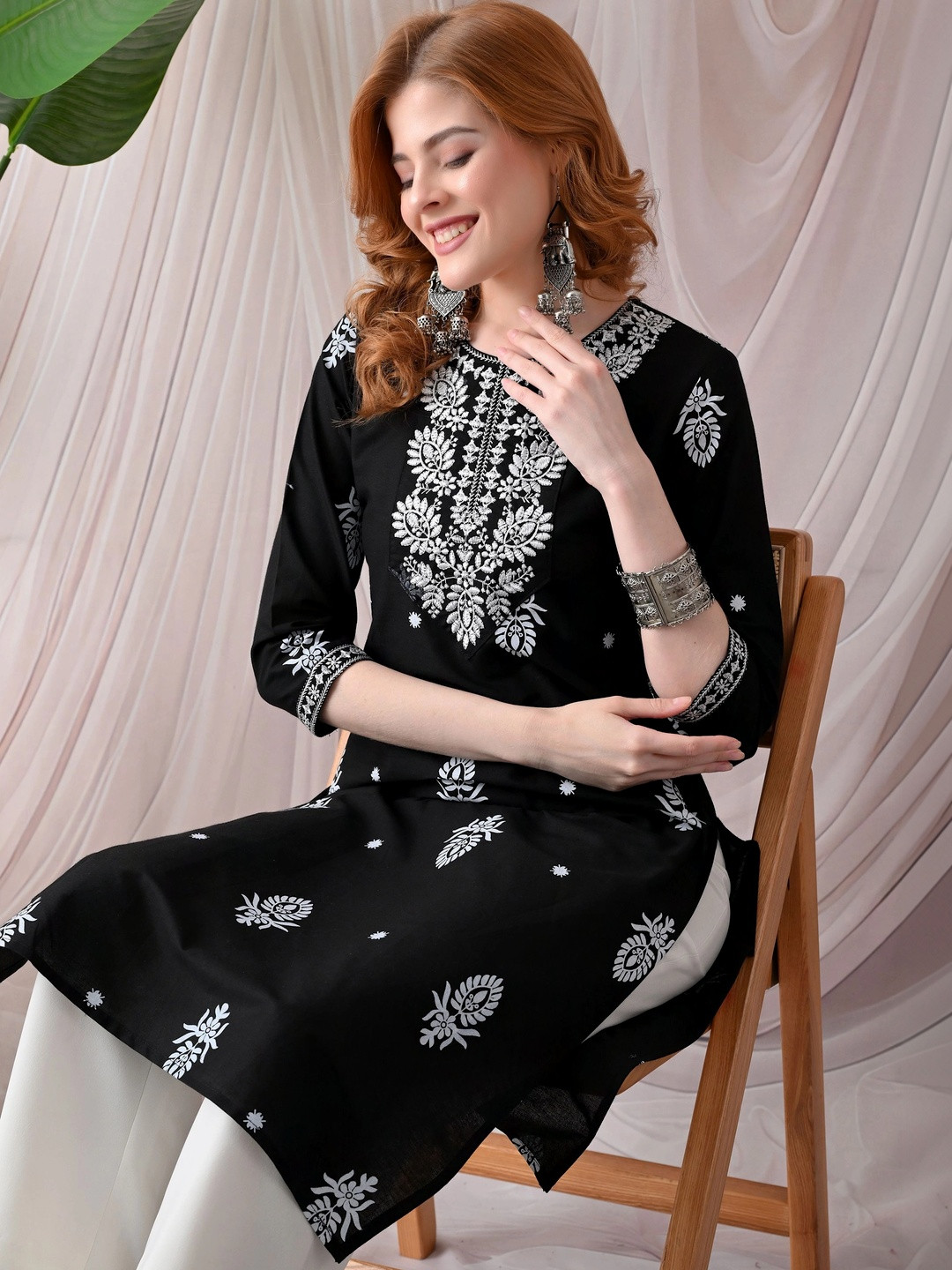 KKOUTFITS Women Ethnic Motifs Embroidered Thread Work Kurta