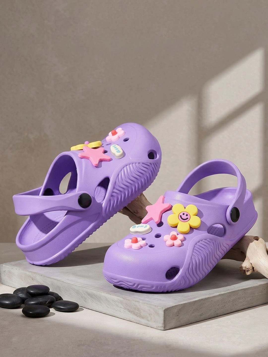 Bata Girls Printed Comfortable Clogs